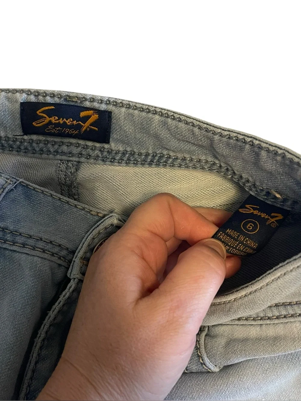 Seven7 Light Wash Mid Rise Denim Jean Shorts Size 6